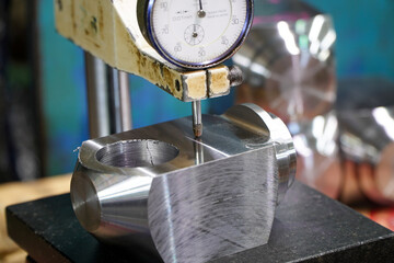 Asian craftsmen use dial indicator,dial indicator gauge, digital indicator depth gauge