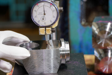 Asian craftsmen use dial indicator,dial indicator gauge, digital indicator depth gauge