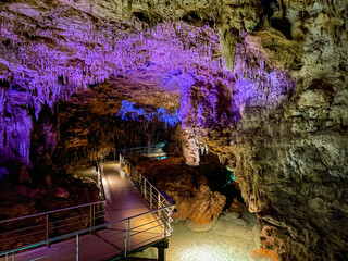 沖縄県の鍾乳洞　玉泉洞