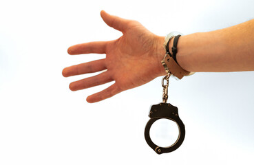 Hand mit Handschellen
