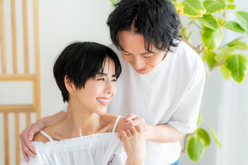 日本人の若いカップル