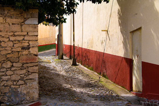 Perspectiva de calle empedrada, pueblos antiguos m&aacute;gicos en M&eacute;xico Armadillo de los Infante San Luis Potos&iacute;