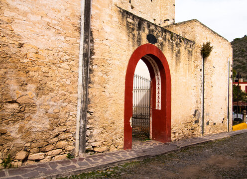 Arco, entrada lateral al templo de la Pur&iacute;sima Concepci&oacute;n en la ciudad de Armadillo de los Infante San Luis Potos&iacute; SLP