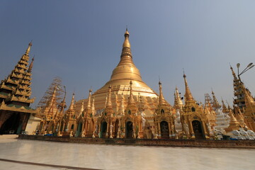 Fototapeta premium シュエダゴンパゴダ ミャンマー ヤンゴン