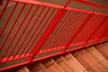 階段の赤い柵