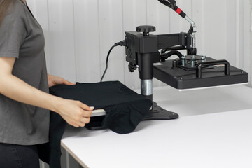 making print on t-shirt using press in the clothing manufacture