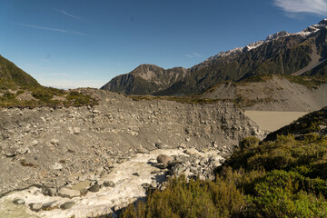The Hooker river flowing through the Hooker valley ytrack in the Aoraki nMt Cook National Park