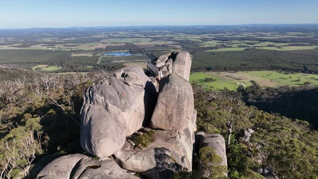 huge granite rocks skywalk australia 4k