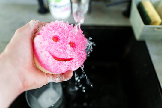 Scrub Daddy and Mommy cleaning sponge