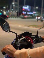 Naklejka premium Riding night 