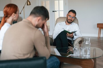 Obraz premium Family issues. Couple at a psychologist's appointment