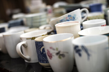 Pottery has been used in the construction of buildings, mansions and even water troughs, household appliances... for more than 25,000 years, since humans invented fire and left caves and rocks to buil