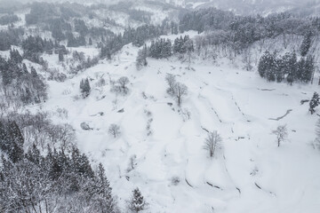ドローン写真：冬の新潟県、蒲生の棚田