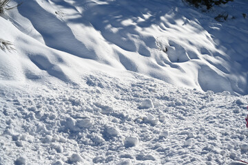 Fototapeta na wymiar mountain landscape under the snow under the sun