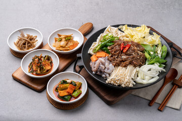 Korean food, stir-fried chicken, stir-fried chicken, webfoot octopus, bulgogi, octopus, hot pot, hairtail, braised, side dish, set meal
