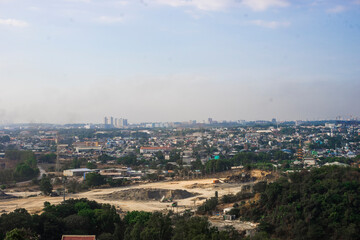  It is difficult to estimate how much organic and inorganic household waste has been thrown into this canal, but the density of garbage proves that the level of pollution here is very high.