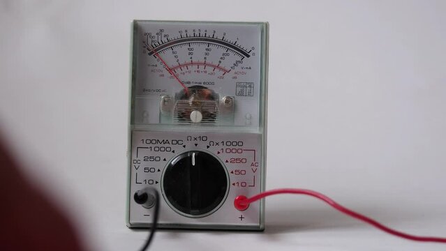 Short circuit test with the analog ohmmeter. Checking accuracy of the analog multimeter.