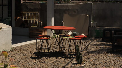 Fototapeta na wymiar Cafe chairs are placed in the garden, comfortable for enjoying coffee and other drinks.