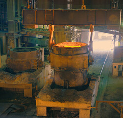 Steel buckets to transport the molten metal - 729337386