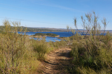 Tajo Stausee Embalse de José Maria Oriol bei Cañaveral, Provinz Cáceres, Extremadura gesehen auf dem Pilgerweg Camino Via de la Plata von Sevilla nach Santiago de Compostela.