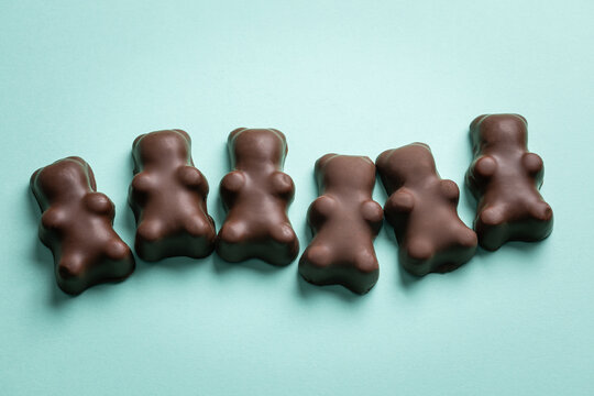 Oursons au chocolat noir et chocolat au lait &agrave; la guimauve, bonbons pour enfants, confiserie