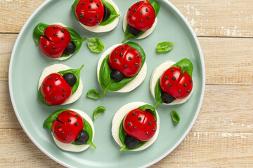caprese ladybug tomatoes, mozzarella cheese and basil appetizers - 729367188