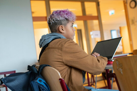  teenage students in class concentrating on their teacher 