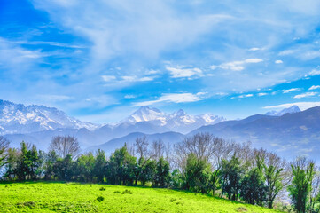 Obraz premium Snow-capped mountain landscape, Asturias, Spain