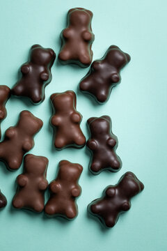 Oursons au chocolat noir et chocolat au lait &agrave; la guimauve, bonbons pour enfants, confiserie