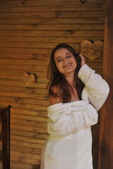 beldade sexy a vontade em casa de campo,  cuidado consigo mesma , amor próprio e descanso...