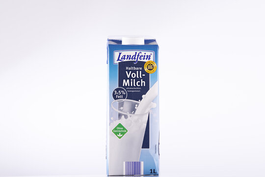 Whole milk in 1 liter tetra-pack presentation from German Norma brand Landfein.