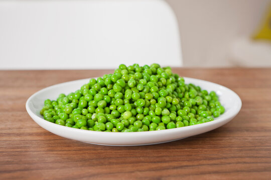 Still life of plate full of peas.