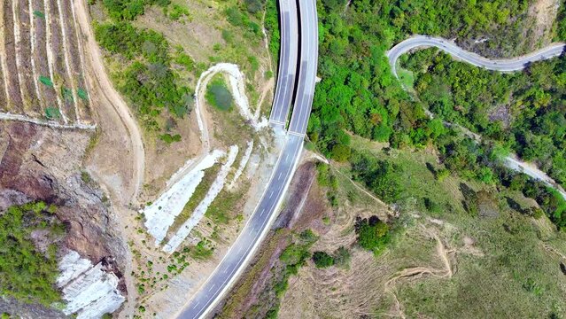 Video a&eacute;reo tomado sobre la carretera conocida como "Conexi&oacute;n Pac&iacute;fico 1" que comunica al Municipio de Amag&aacute; con el corregimiento de Bolombolo.
