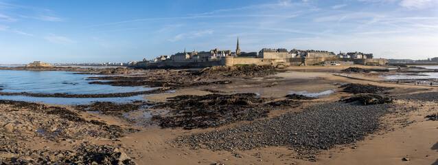 Saint-Malo Panorama from Grand Be Island with Coast during low tide - obrazy, fototapety, plakaty