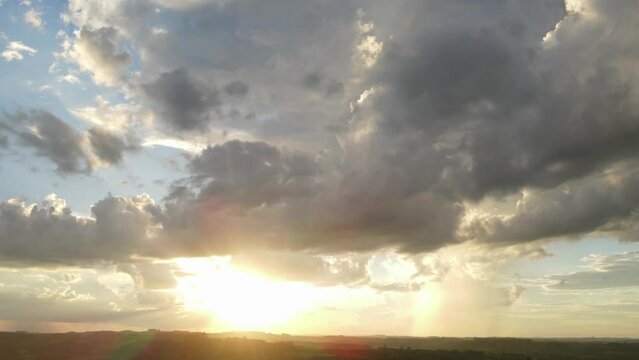 C&eacute;u nuvem e por do Sol