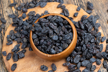 dry blue raisins from large grapes