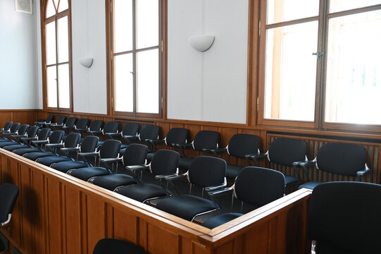 Publikumsbereich im Saal des B&uuml;ckeburger Landgerichts