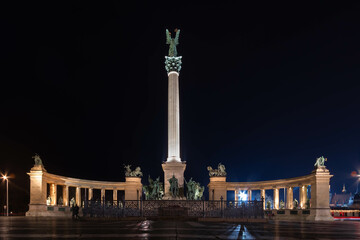 Fototapeta na wymiar Monumento Budapest