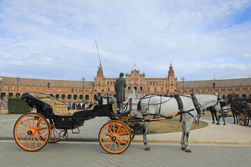 Obraz premium sevilla plaza de españa carruaje estatua anibal gonzález andalucía 4M0A6098-as24