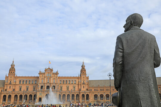 sevilla plaza de espa&ntilde;a estatua anibal gonz&aacute;lez andaluc&iacute;a 4M0A6080-as24