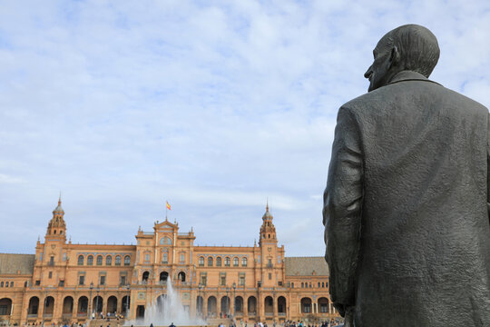 sevilla plaza de espa&ntilde;a estatua anibal gonz&aacute;lez andaluc&iacute;a 4M0A6081-as24