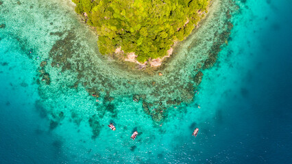 Snorkelling along a coral reef in Fiji's remote Lau Islands - obrazy, fototapety, plakaty