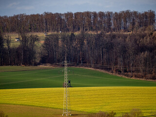 Hochspannungsmasten einer Überlandleitung