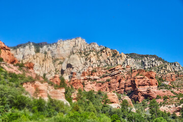 Fototapeta premium Sedona Red Rock Formations and Lush Greenery, Elevated View