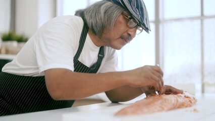 Make salmon sashimi at home.