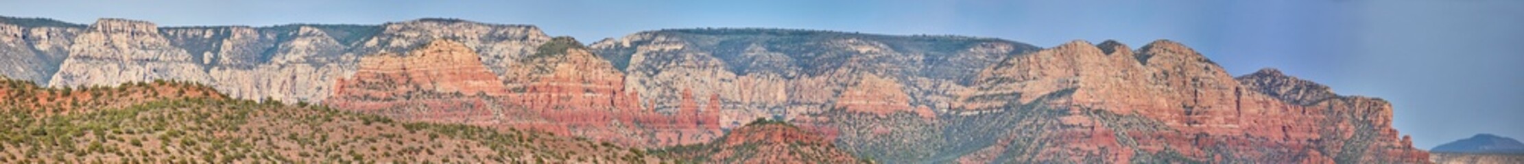 Obraz premium Sedona Mountain Range Panorama in Vibrant Colors