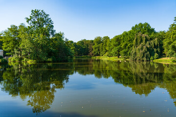 Fototapeta premium The lake at Royal Baths Park, Warsaw, Poland