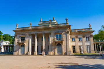 Obraz premium Palace on the Isle, know as the Baths Palace, in Royal Baths Park, Warsaw, Poland