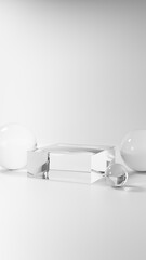 白背景に透明な立方体のガラスの台座と球体。3D（縦長）