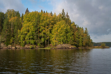 Naklejka premium Lake Ladoga near the village Lumivaara on a sunny autumn day, Ladoga skerries, Lakhdenpokhya, Republic of Karelia, Russia